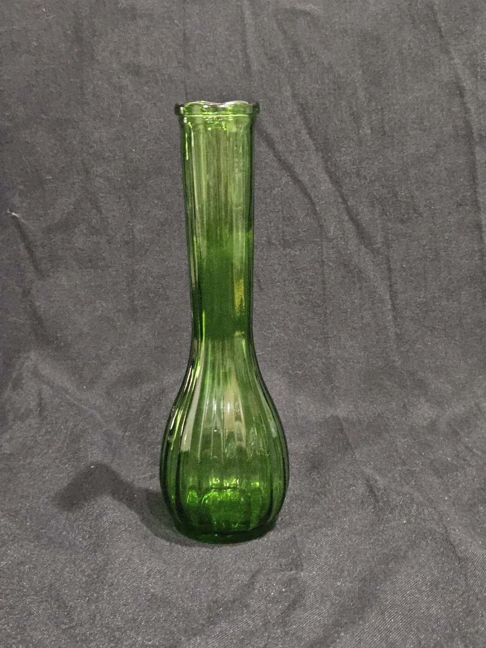 Vtg PGC Portland Glass Co Emerald Green Ribbed Bud Vase Scalloped Rim 9